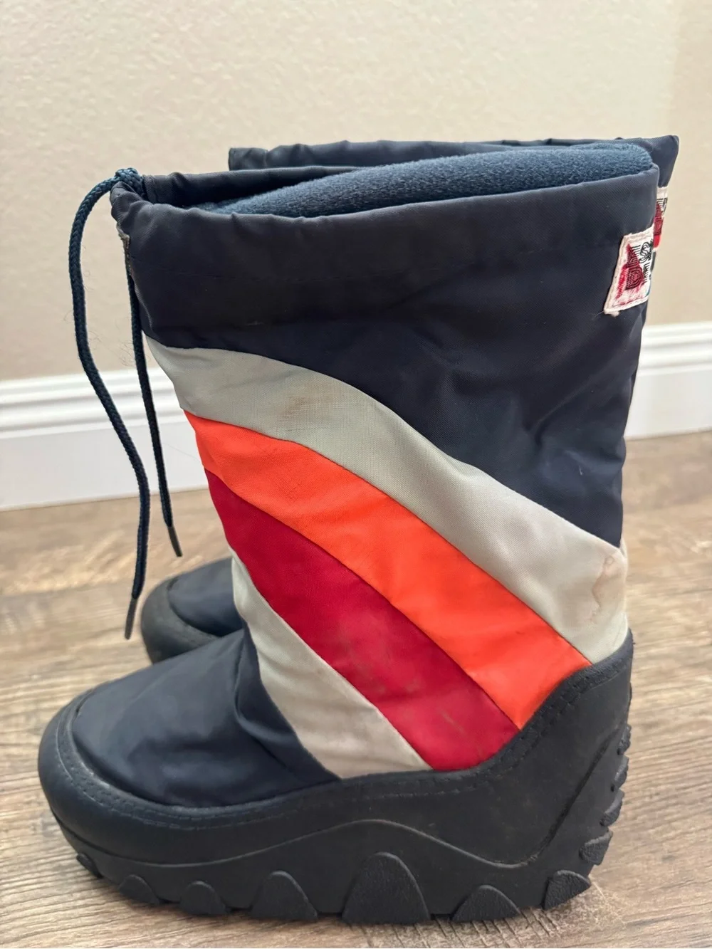 Vintage 70s 80s Rainbow Snow Moon Boots 7-8 Esprit de Ski Après Ski Korea